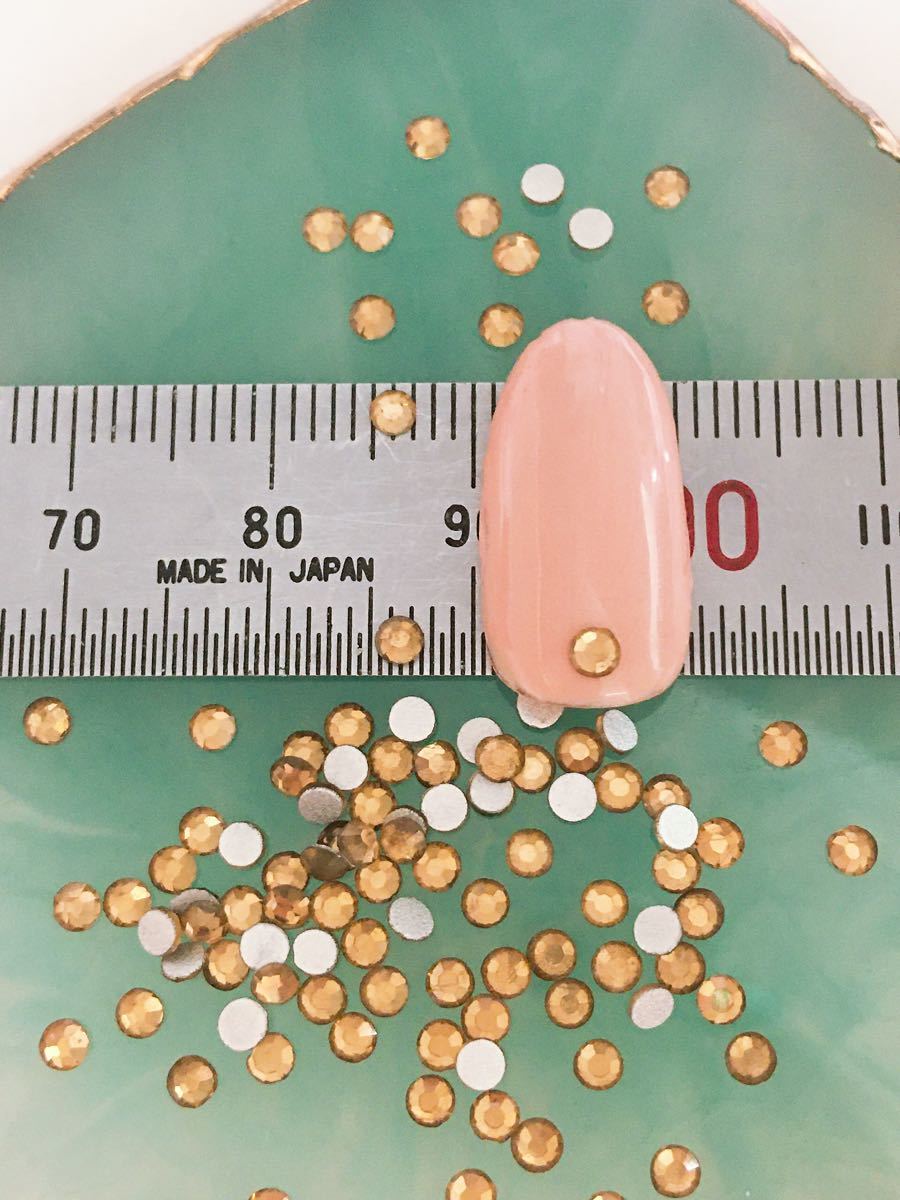 ネイルラインストーン　茶色　2mm 約1000粒