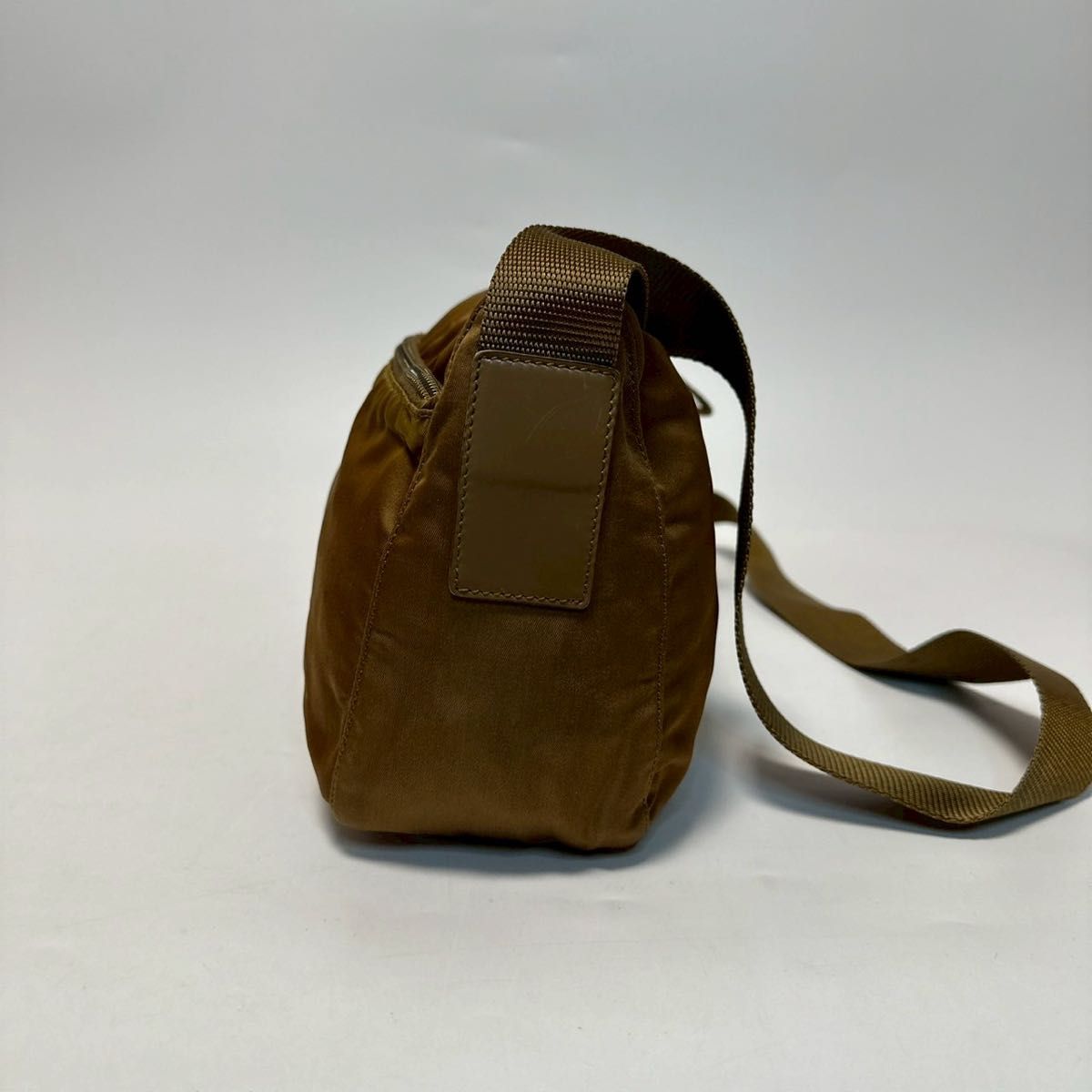 m01【美品】プラダ 三角ロゴ ナイロン レザー カメラバッグ m01【美品】プラダ 三角ロゴ ナイロン レザー カメラバッグ