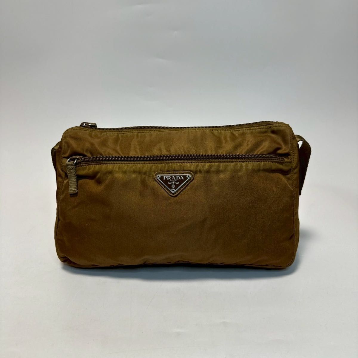 m01【美品】プラダ 三角ロゴ ナイロン レザー カメラバッグ m01【美品】プラダ 三角ロゴ ナイロン レザー カメラバッグ
