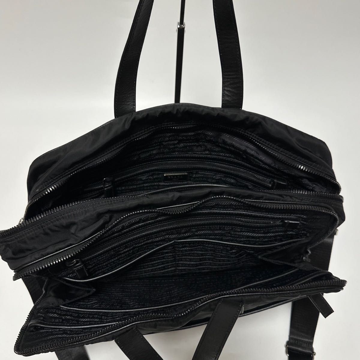 m29【美品】近年モデル プラダ 三角ロゴ ブラック2way ビジネス m29【美品】近年モデル プラダ 三角ロゴ ブラック2way ビジネス