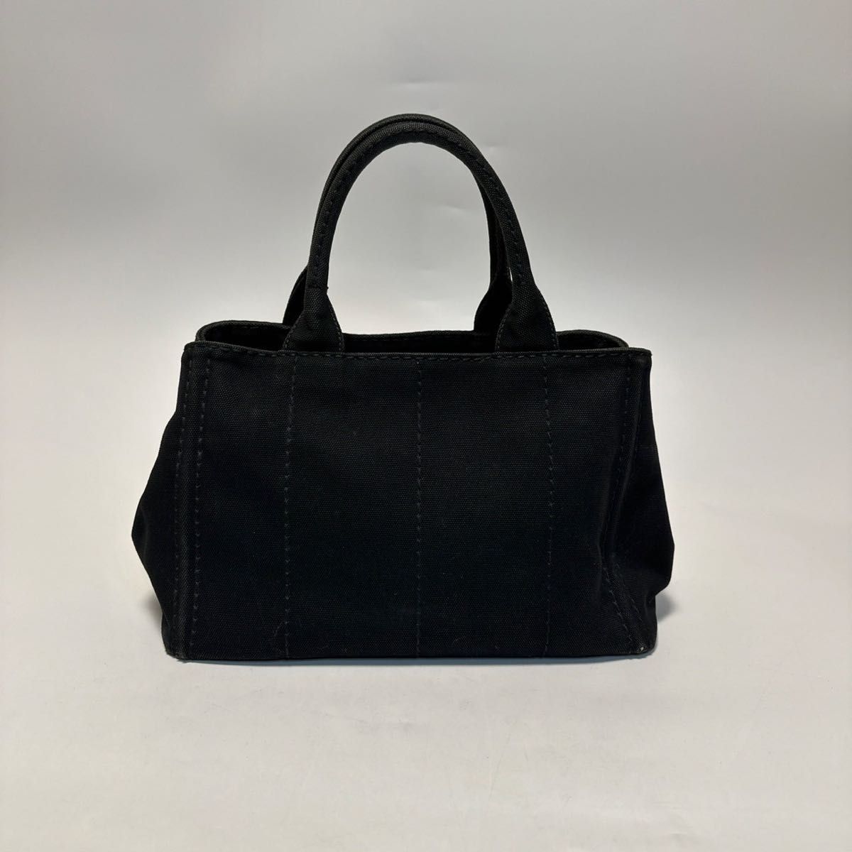 o36【美品】プラダ 三角ロゴ カナパSサイズ ストライプ黒2way o36【美品】プラダ 三角ロゴ カナパSサイズ ストライプ黒2way