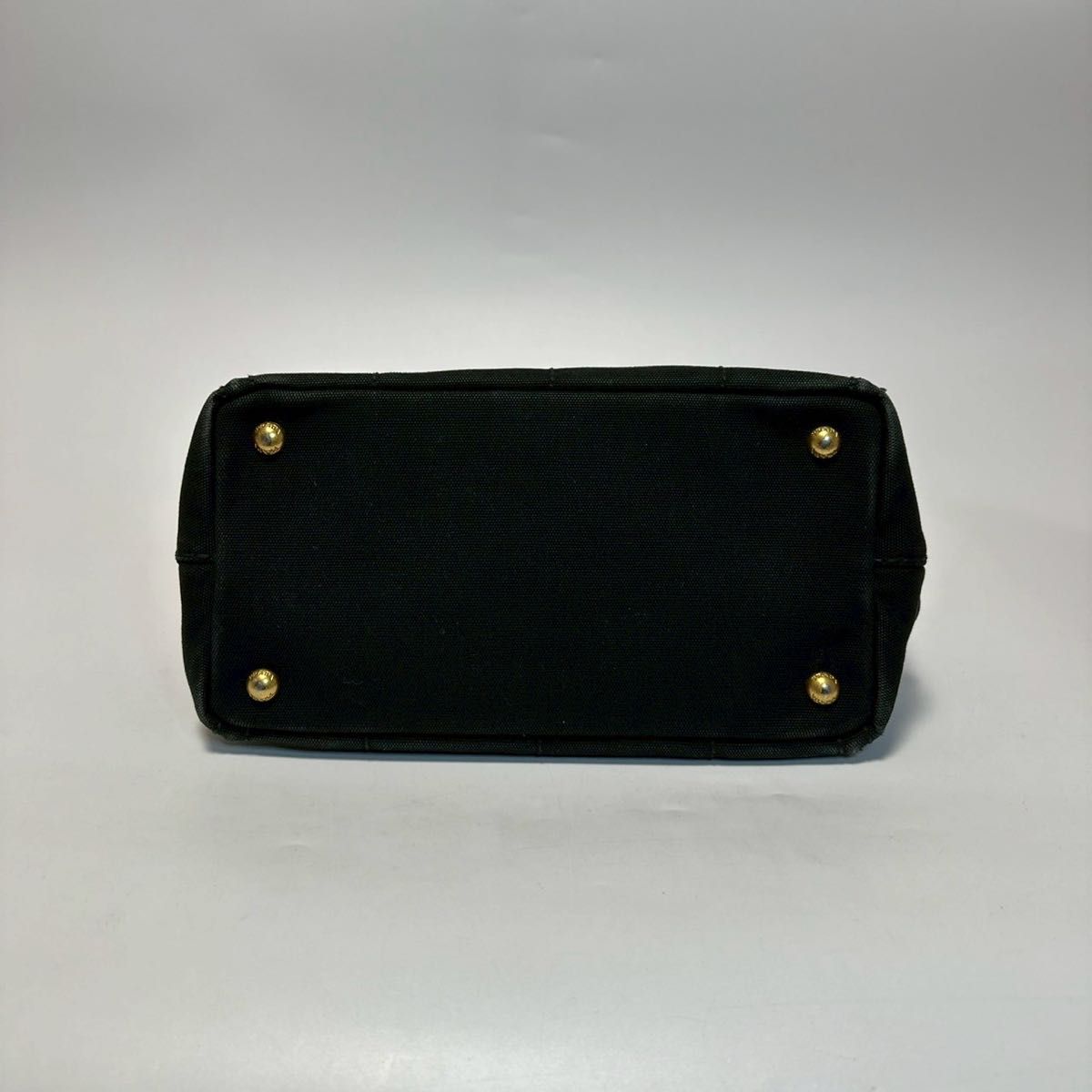 o36【美品】プラダ 三角ロゴ カナパSサイズ ストライプ黒2way o36【美品】プラダ 三角ロゴ カナパSサイズ ストライプ黒2way