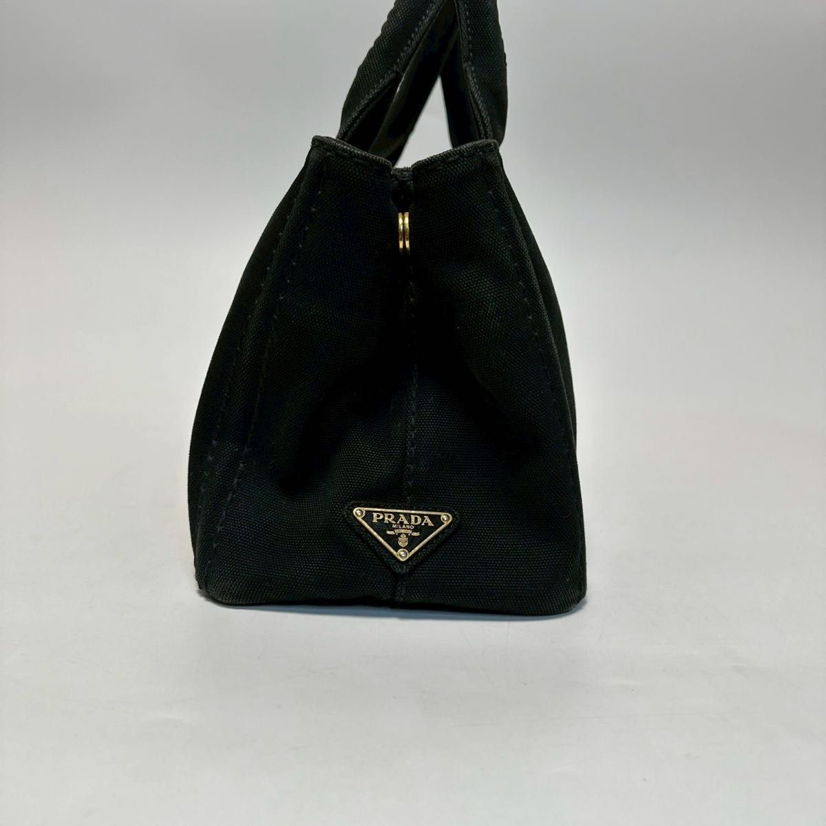 o36【美品】プラダ 三角ロゴ カナパSサイズ ストライプ黒2way o36【美品】プラダ 三角ロゴ カナパSサイズ ストライプ黒2way