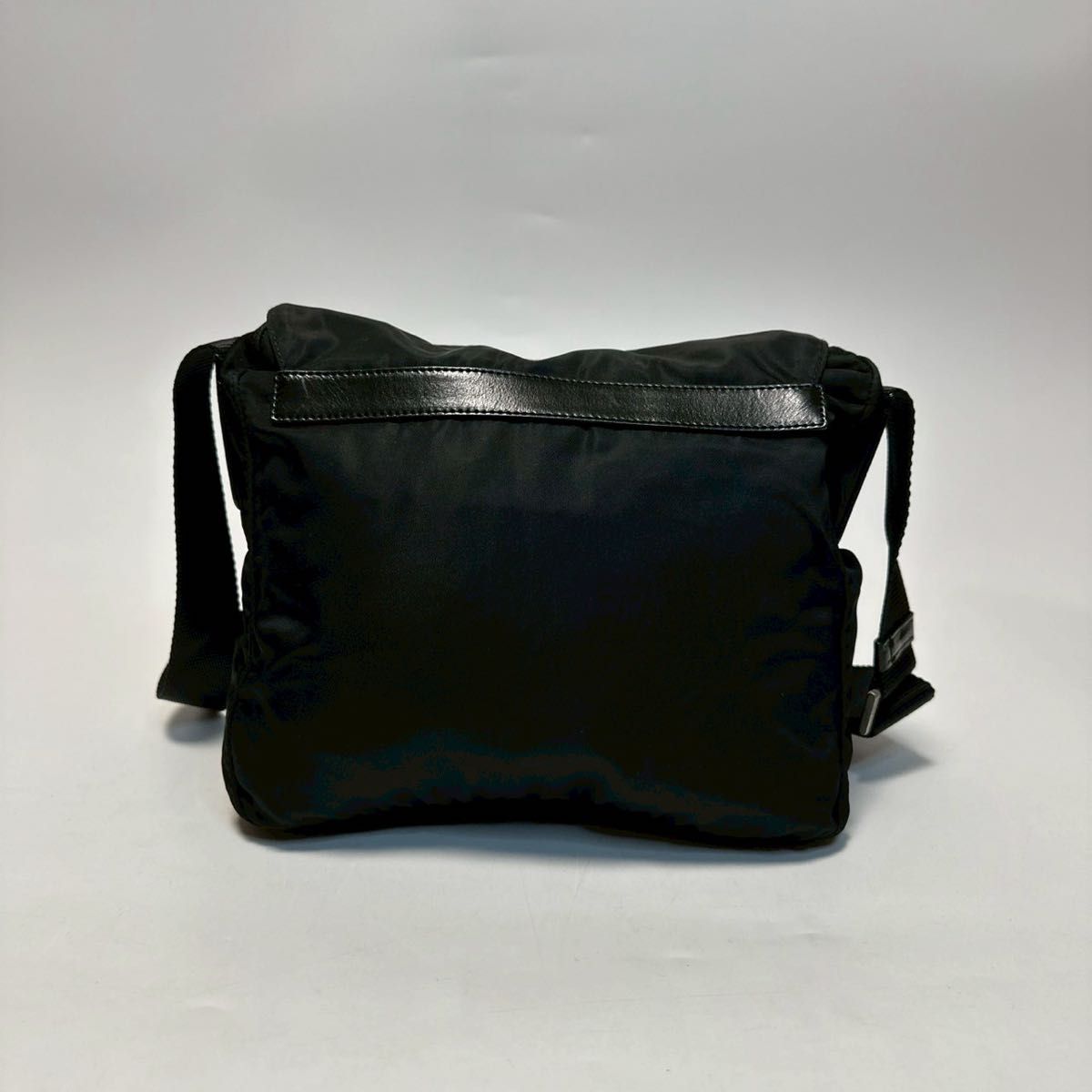 o37【極美品】プラダ 三角ロゴ ナイロン レザー ブラック o37【極美品】プラダ 三角ロゴ ナイロン レザー ブラック