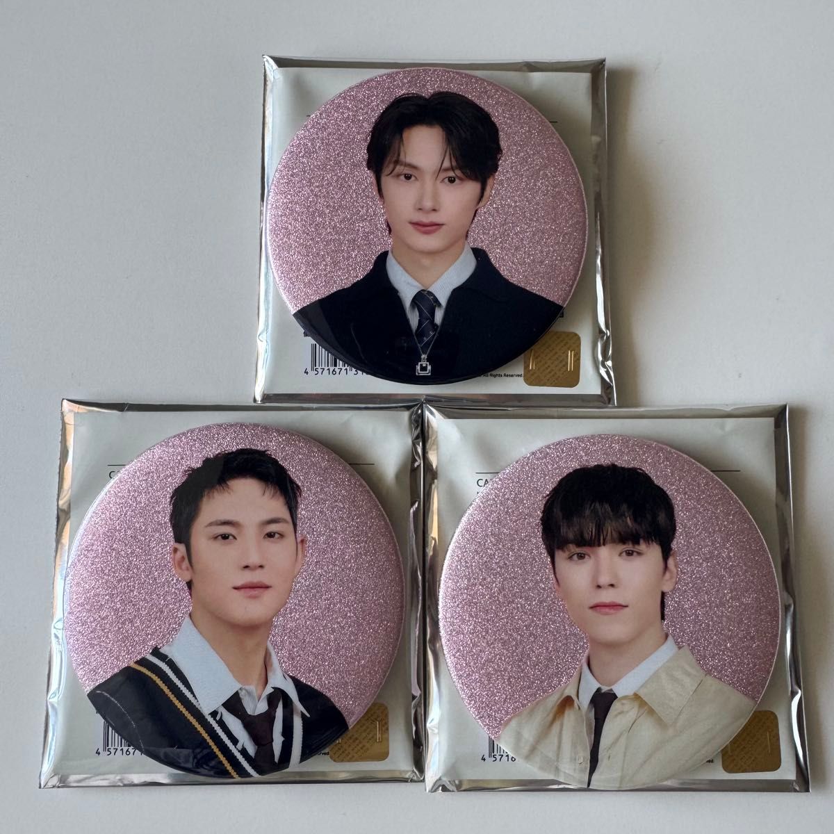 SEVENTEEN HOLIDAY セブチ 缶バッジ セット|Yahoo!フリマ(旧 SEVENTEEN HOLIDAY セブチ 缶バッジ セット|Yahoo!フリマ(旧