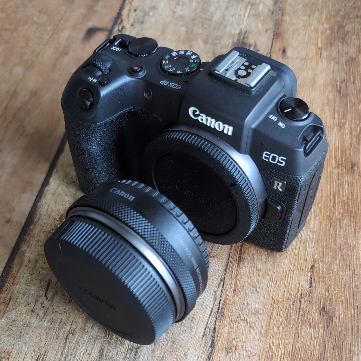 キヤノンCanon EOS RP本体+マウントアダプターキット(レンズ キヤノンCanon EOS RP本体+マウントアダプターキット(レンズ