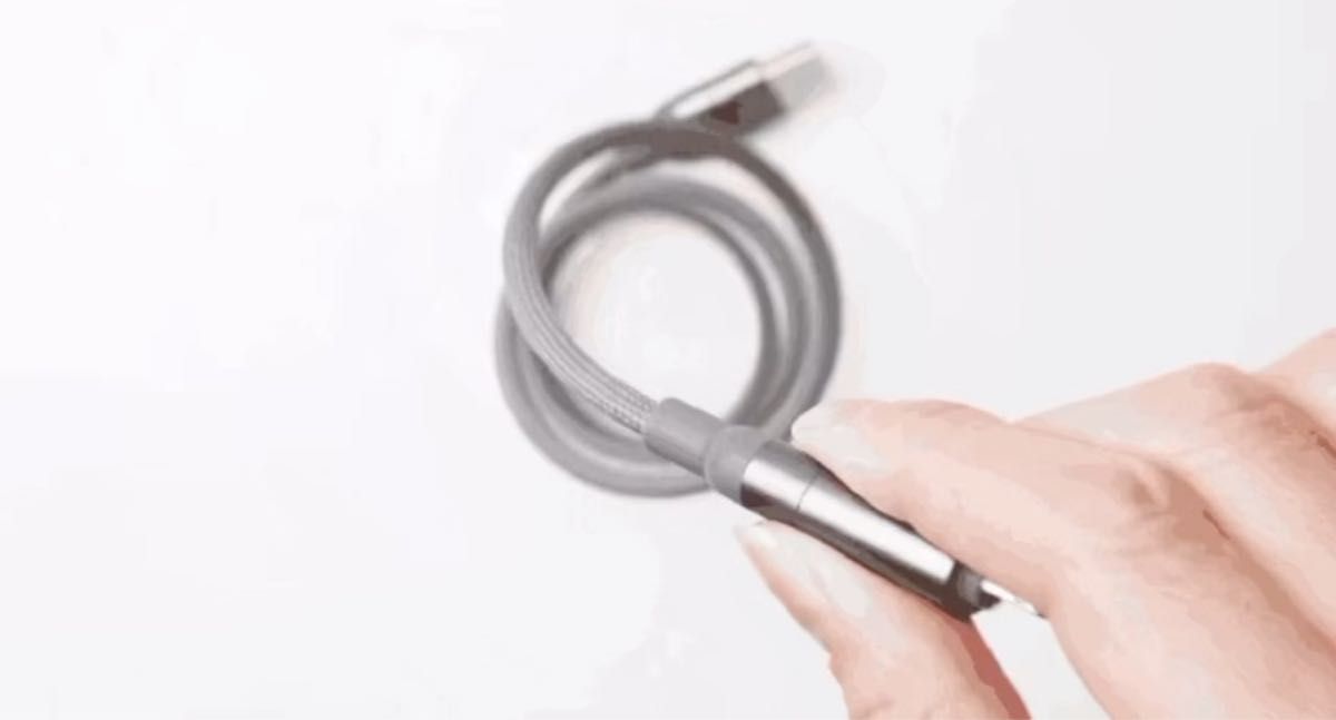 絡まない4in1充電ケーブル【充電も収納もスマートに】4in1で絡まない便利なマグネット式マルチ充電ケーブル 様々なシーンに活躍