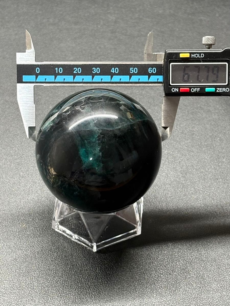 新入荷 グリーンフローライトスフィア 直径67ミリ×重さ529g 台座 新入荷 グリーンフローライトスフィア 直径67ミリ×重さ529g 台座