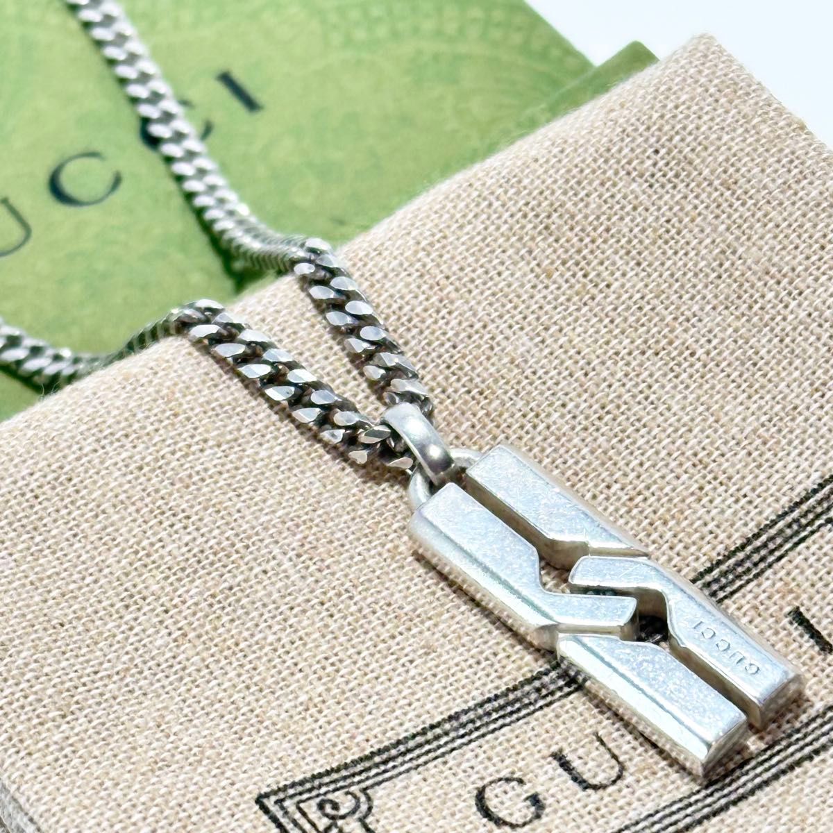 GUCCI グッチ インフィニティ バー プレート ペンダント GUCCI グッチ インフィニティ バー プレート ペンダント