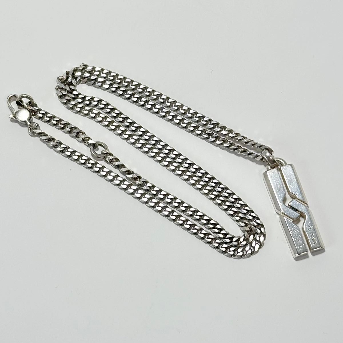 GUCCI グッチ インフィニティ バー プレート ペンダント GUCCI グッチ インフィニティ バー プレート ペンダント