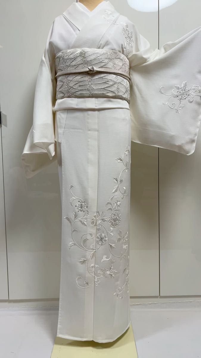 訪問着 白 絽 正倉院唐花 7月8月に ろ 刺繍 ししゅう Lサイズ 白 シルバー 着物 きもの お仕立て上がり 正絹