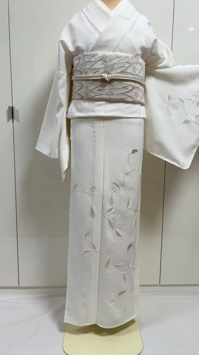 訪問着 白 白、シルバー、薄い水色 刺繍 ししゅう Lサイズ 絽 ろ 着物 きもの お仕立て上がり 正絹 7月 8月に 夏物