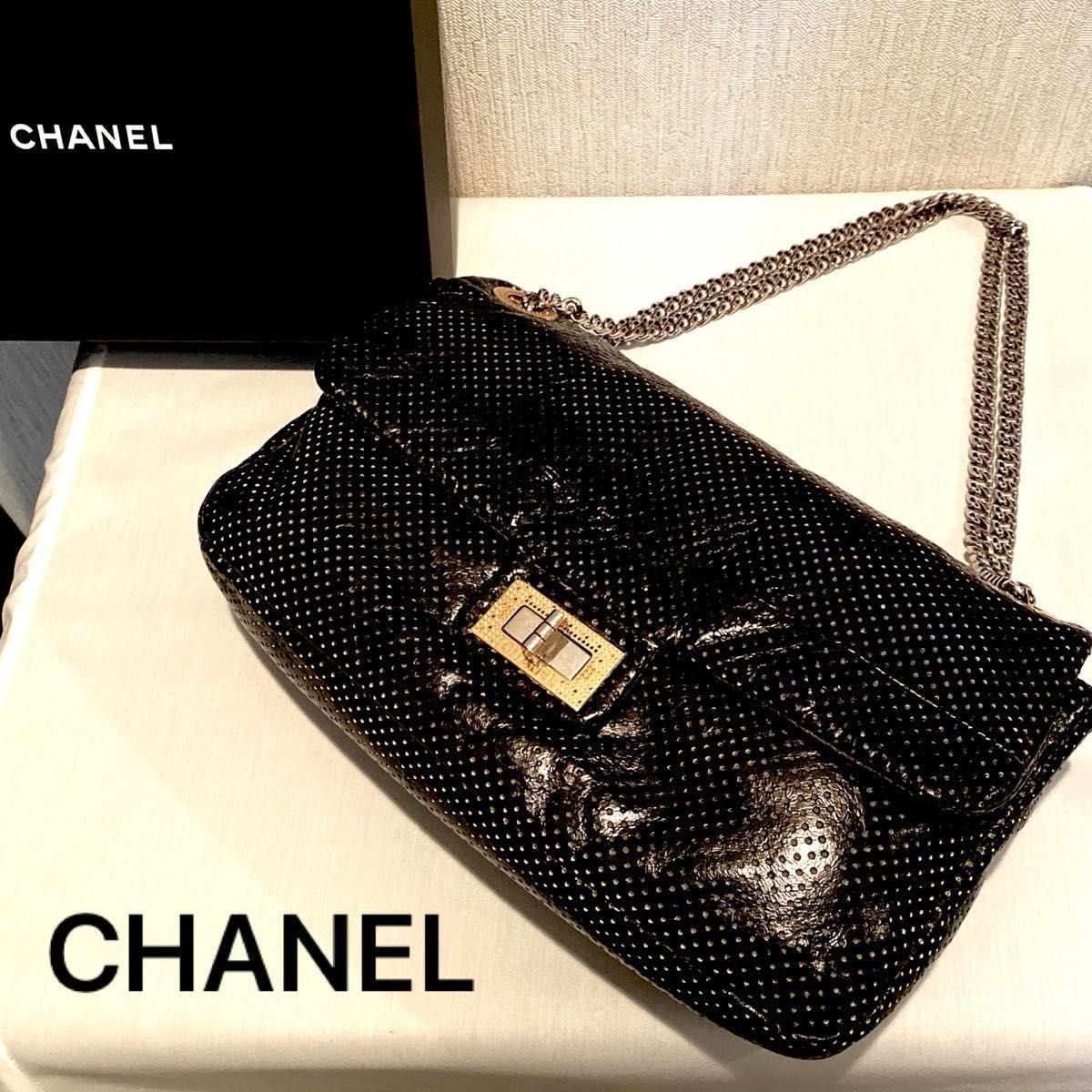 極美品 CHANELパンチング ダブルチェーン 斜め掛けショルダー 極美品 CHANELパンチング ダブルチェーン 斜め掛けショルダー