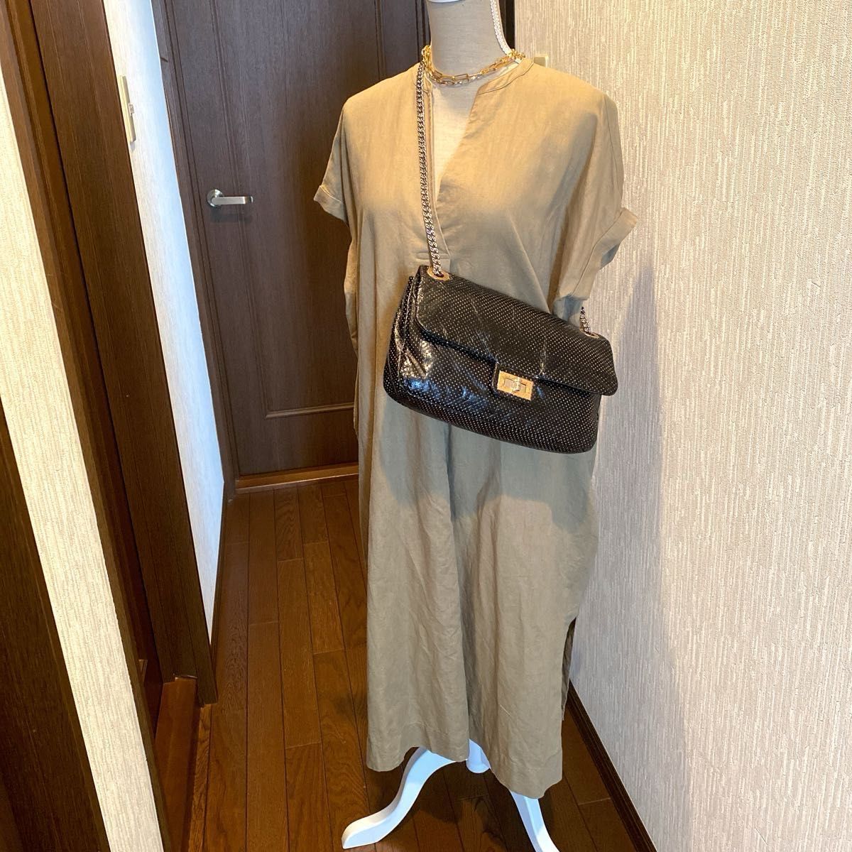 極美品 CHANELパンチング ダブルチェーン 斜め掛けショルダー 極美品 CHANELパンチング ダブルチェーン 斜め掛けショルダー