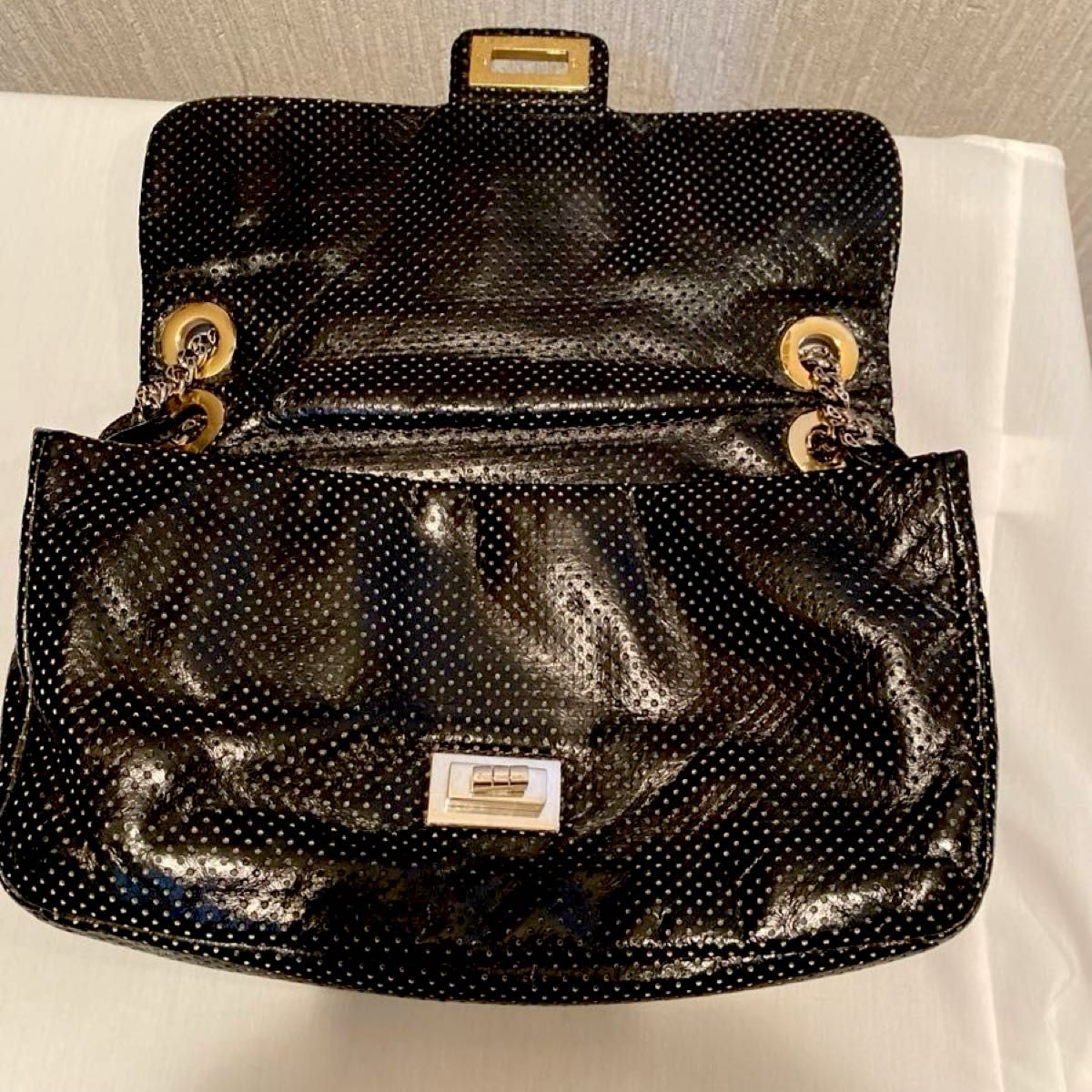 極美品 CHANELパンチング ダブルチェーン 斜め掛けショルダー 極美品 CHANELパンチング ダブルチェーン 斜め掛けショルダー