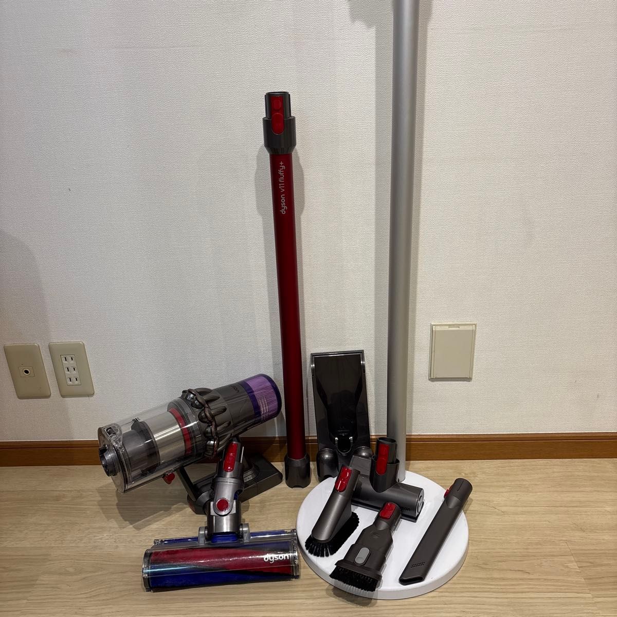 動作品 ダイソン V11 SV15 純正スタンド/バッテリー dyson 掃除 動作品 ダイソン V11 SV15 純正スタンド/バッテリー dyson 掃除