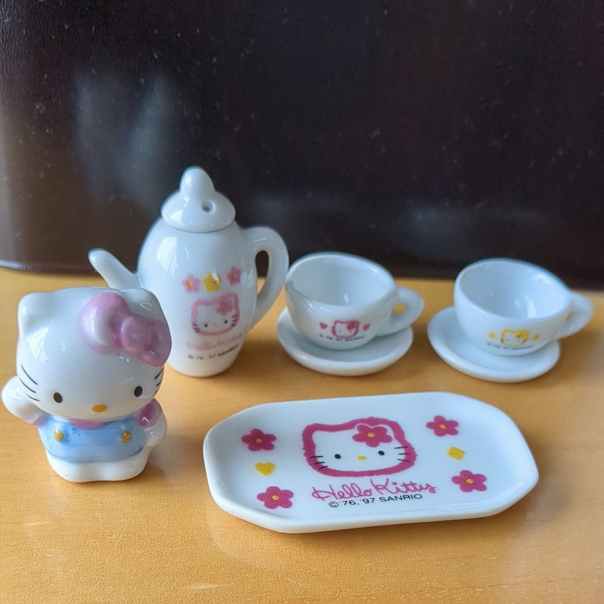 hello kitty ハローキティ ミニチュアセット カップ&ソーサー2客 hello kitty ハローキティ ミニチュアセット カップ&ソーサー2客