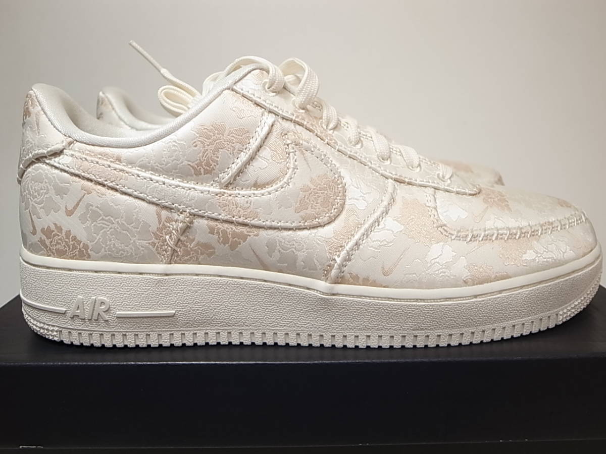 [ free shipping ]NIKE AIR FORCE 1 \'07 PRM 3 Air Force 1 premium floral print swoshuSWOOSH pearl satin AT4144-100 US11/29cm new goods 