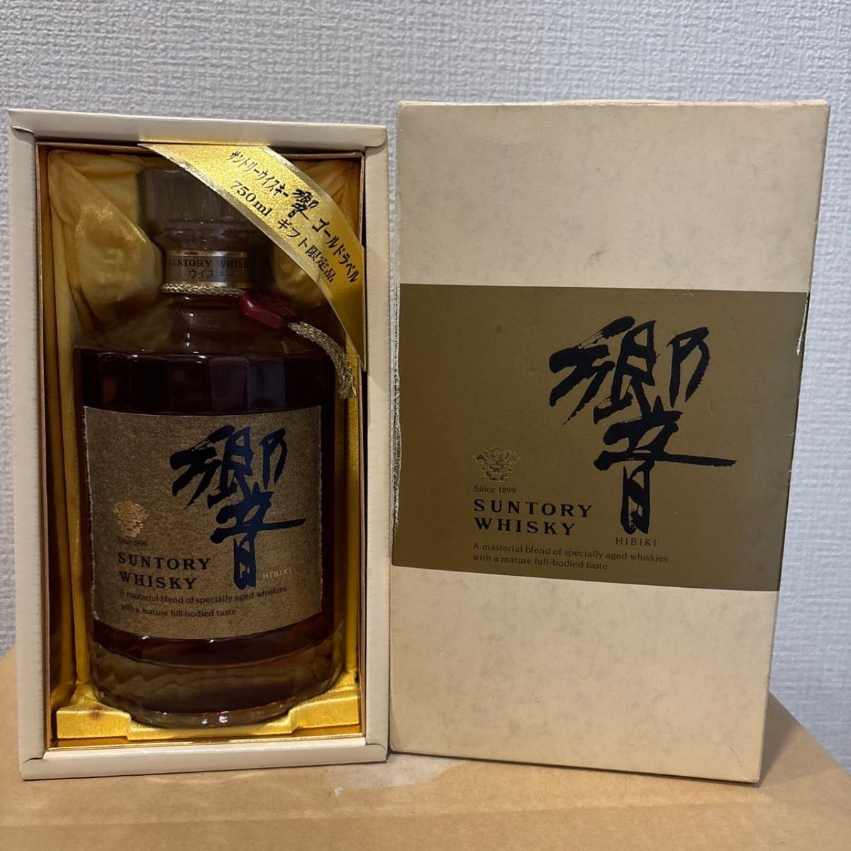 サントリー ウイスキー 響 ゴールドラベル 750ml 旧ボトル 箱付 サントリー ウイスキー 響 ゴールドラベル 750ml 旧ボトル 箱付