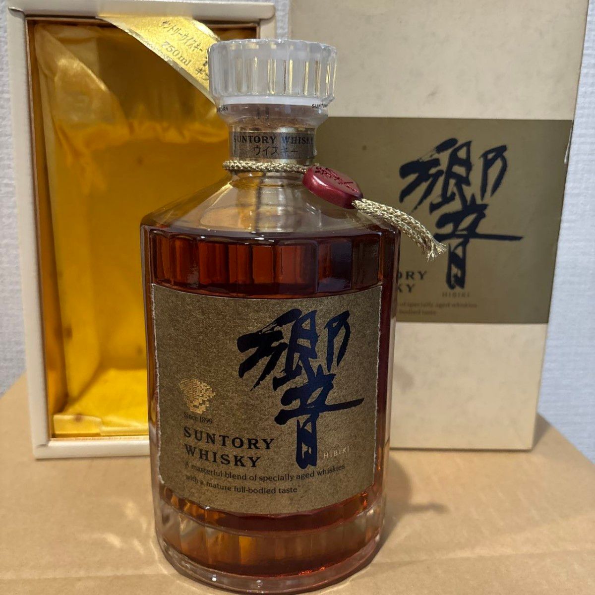 サントリー ウイスキー 響 ゴールドラベル 750ml 旧ボトル 箱付 サントリー ウイスキー 響 ゴールドラベル 750ml 旧ボトル 箱付