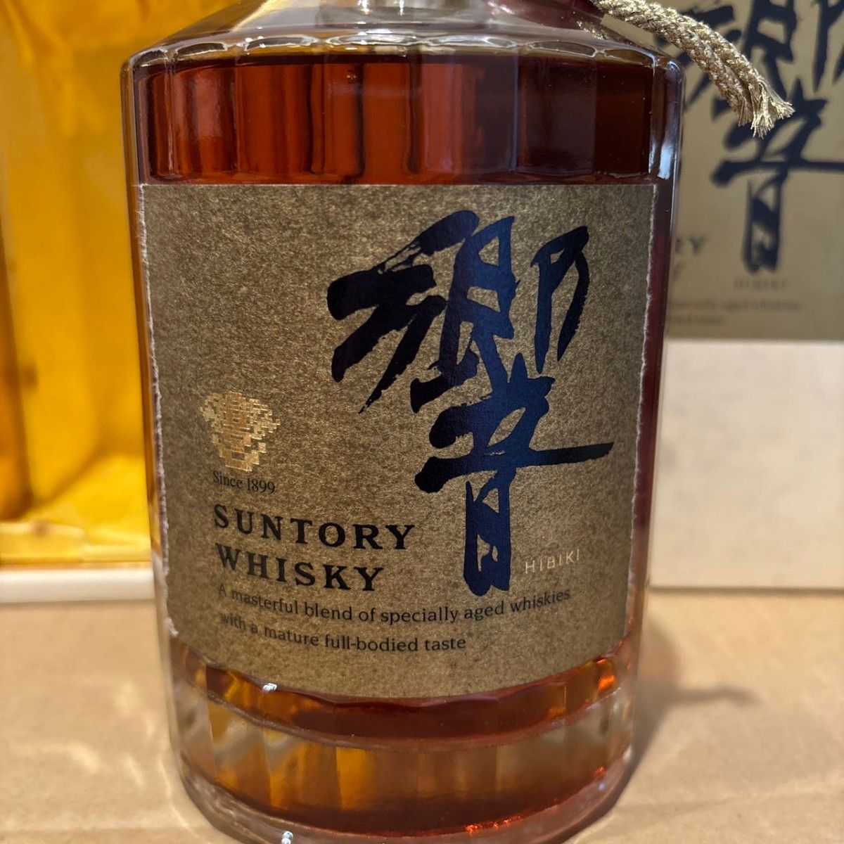 サントリー ウイスキー 響 ゴールドラベル 750ml 旧ボトル 箱付 サントリー ウイスキー 響 ゴールドラベル 750ml 旧ボトル 箱付