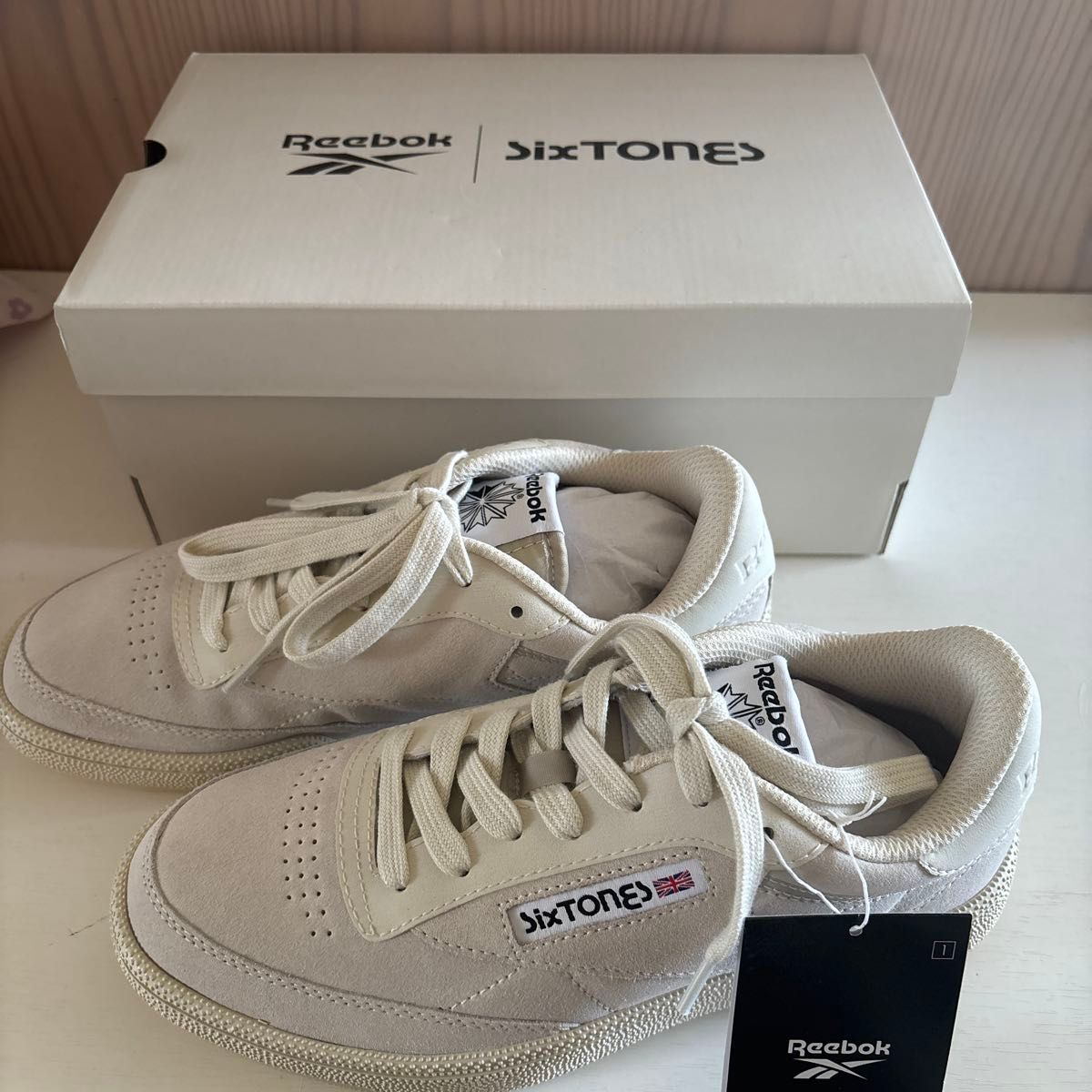未使用・タグ付き SixTONES × Reebok Club C 85 Vintage 未使用・タグ付き SixTONES × Reebok Club C 85 Vintage