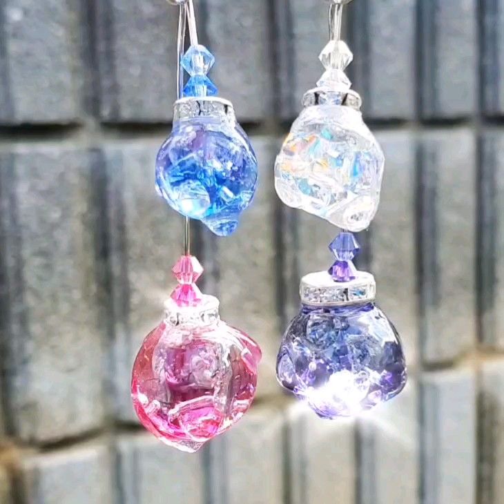 ハンドメイド 1セット限定 液体ガラスドームK スワロフスキー 紫陽花の朝露ピアス 色彩