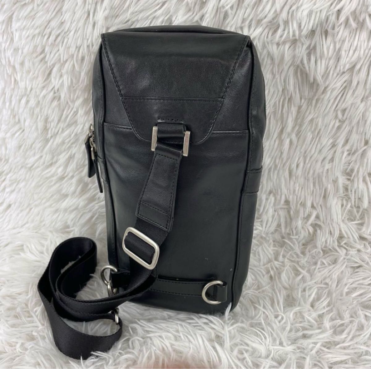 美品 Paul Smith ボディバッグ オールレザー マルチストライプ 美品 Paul Smith ボディバッグ オールレザー マルチストライプ