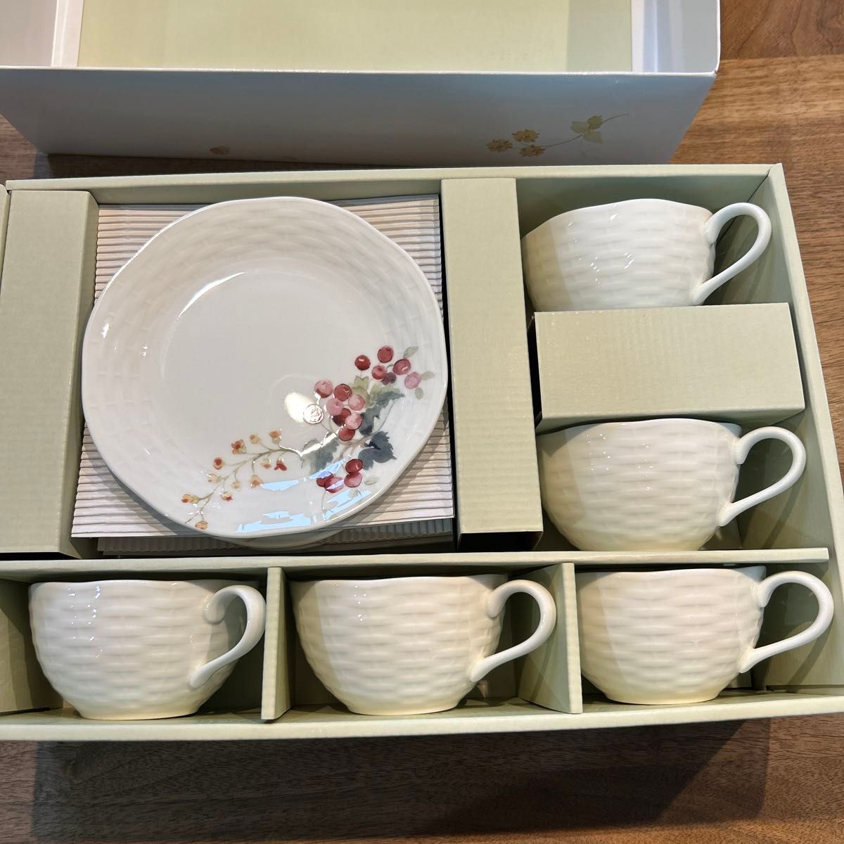 NARUMI Bone China 食器セット 新品未使用|Yahoo!フリマ(旧 NARUMI Bone China 食器セット 新品未使用|Yahoo!フリマ(旧