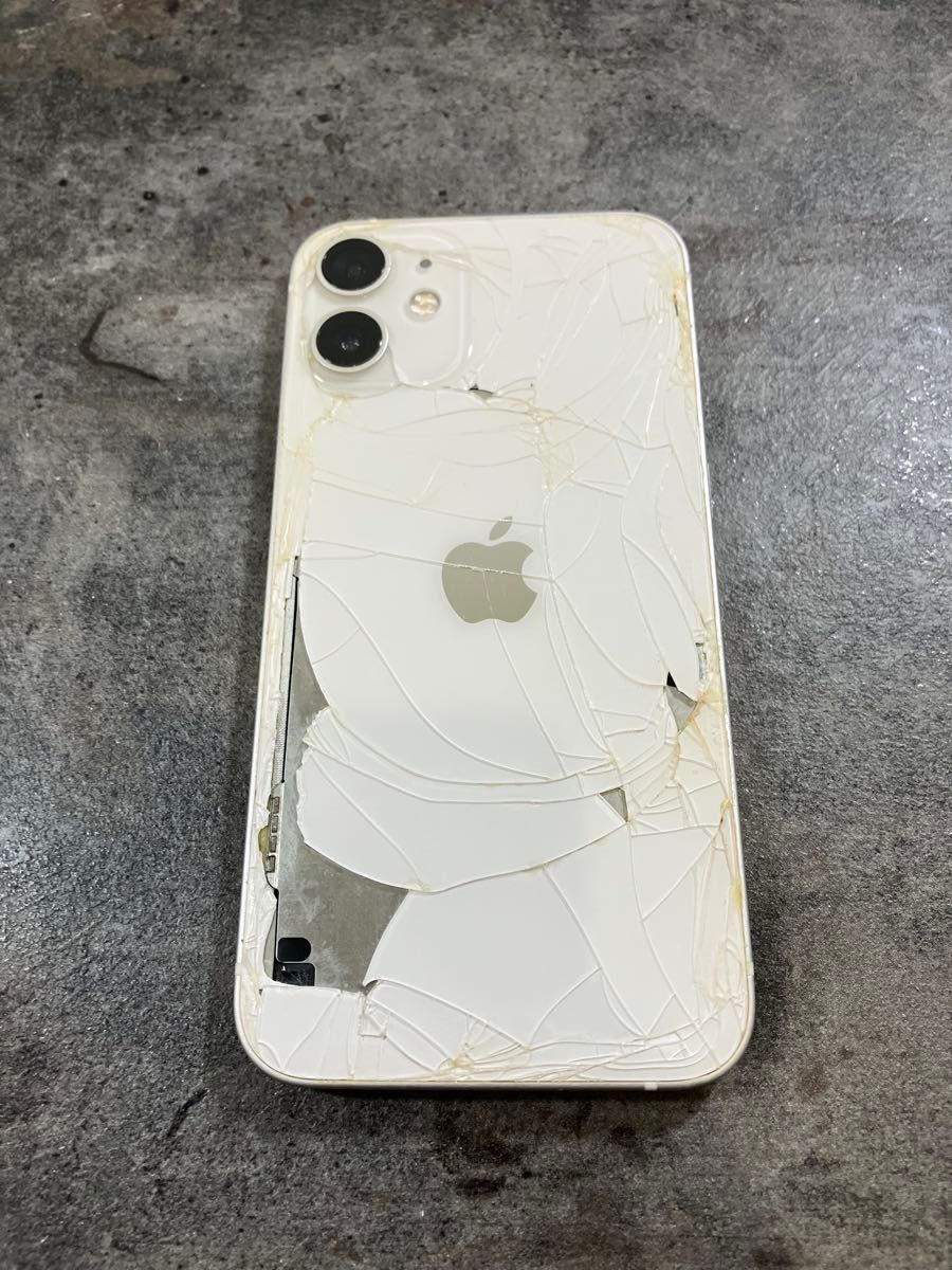 67900 iPhone12 mini 64GB ホワイト SIMフリー ジャンク品 67900 iPhone12 mini 64GB ホワイト SIMフリー ジャンク品