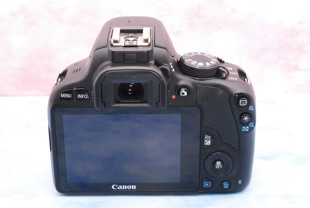 Canon EOS Kiss X7 一眼レフカメラ 望遠レンズ付Wレンズ 小型 Canon EOS Kiss X7 一眼レフカメラ 望遠レンズ付Wレンズ 小型