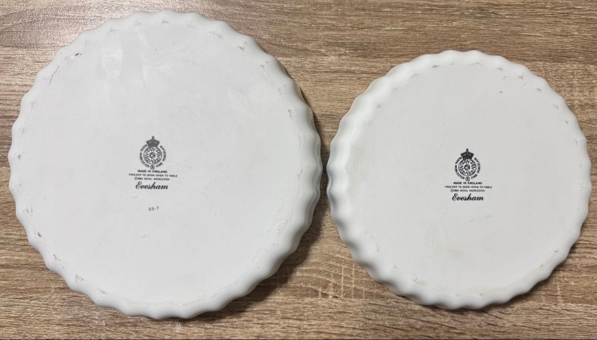 ロイヤルウースター イヴシャム 果物デザイン 陶器皿 波形縁取り ロイヤルウースター イヴシャム 果物デザイン 陶器皿 波形縁取り