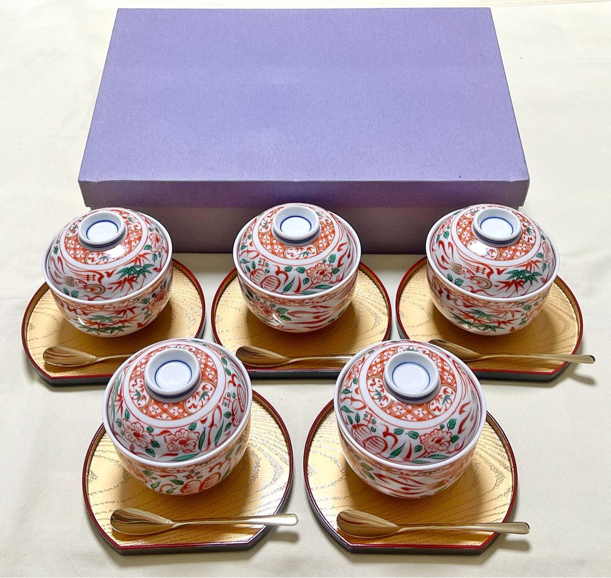 有田焼 喜峰窯 赤絵花竹鳥文 蓋付き碗&漆器半月皿&スブ-ン 有田焼 喜峰窯 赤絵花竹鳥文 蓋付き碗&漆器半月皿&スブ-ン