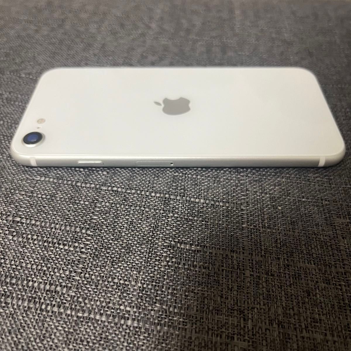 バッテリー100%】iPhoneSE 第二世代 128GB SIMフリー ホワイト バッテリー100%】iPhoneSE 第二世代 128GB SIMフリー ホワイト