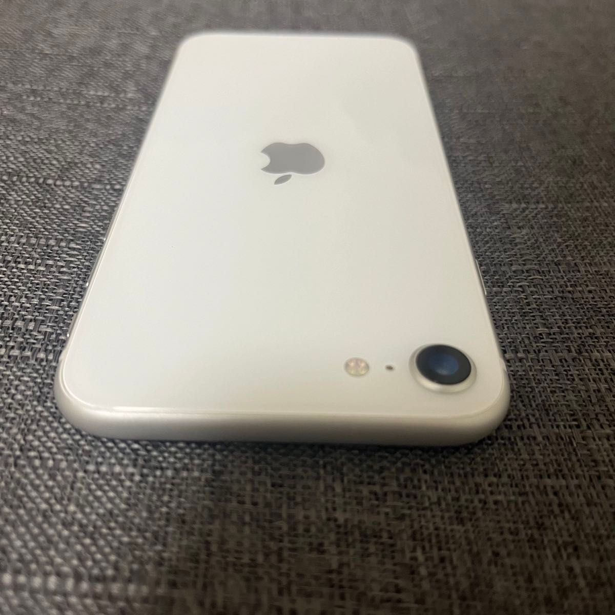 バッテリー100%】iPhoneSE 第二世代 128GB SIMフリー ホワイト バッテリー100%】iPhoneSE 第二世代 128GB SIMフリー ホワイト