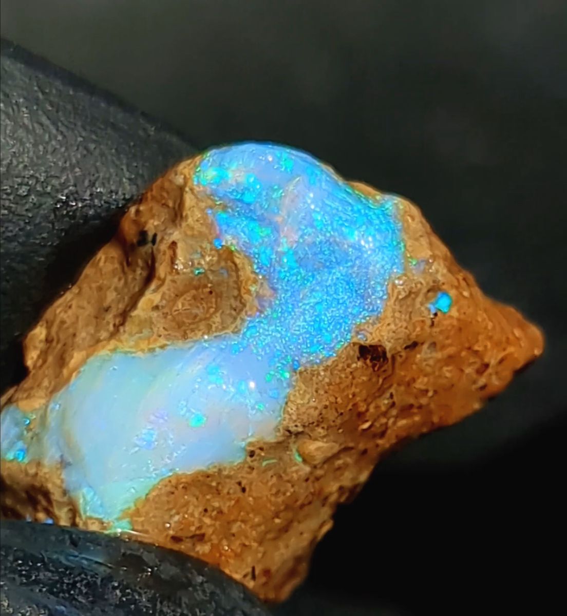 【16ct】エチオピア オパール 原石 天然石 鉱物 標本 鉱石 ブルー 虹 オパール原石
