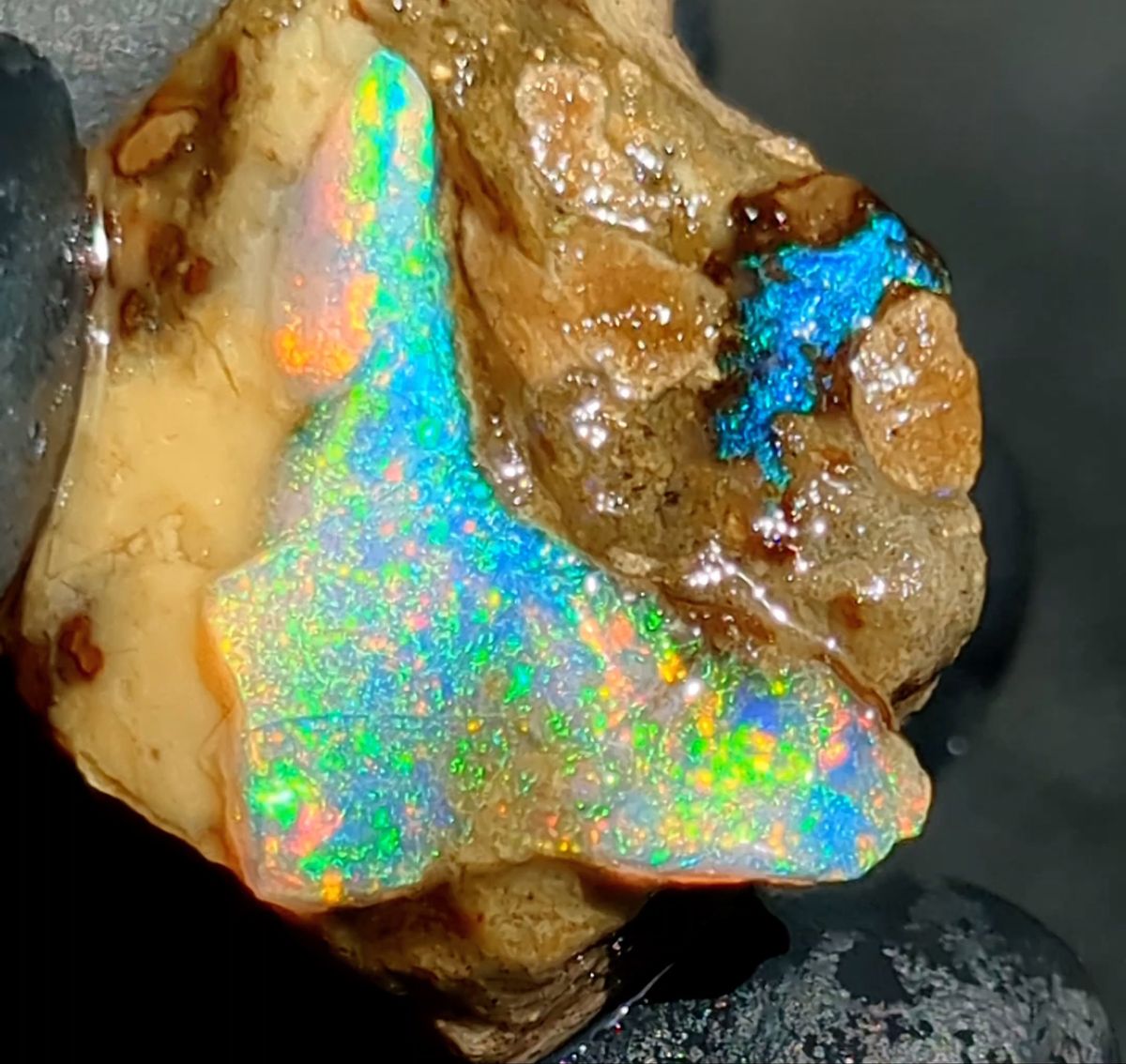【31ct】エチオピア オパール 原石 天然石 鉱物 標本 鉱石 虹 オパール原石 ピンファイア