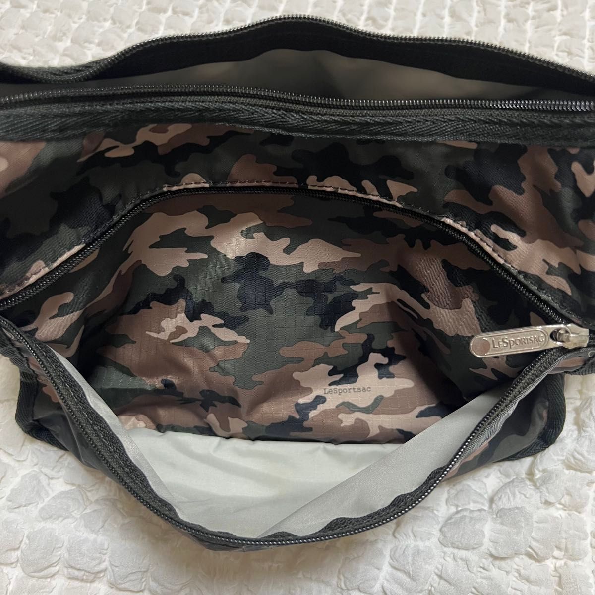 美品】レスポートサック LeSportsac ショルダーバッグ 迷彩柄 美品】レスポートサック LeSportsac ショルダーバッグ 迷彩柄