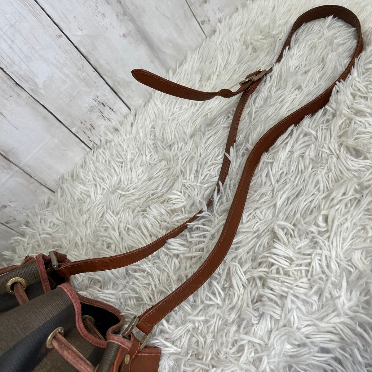 FENDI ペカン ロゴ 巾着 ショルダーバッグ PVC レザー FF|Yahoo FENDI ペカン ロゴ 巾着 ショルダーバッグ PVC レザー FF|Yahoo