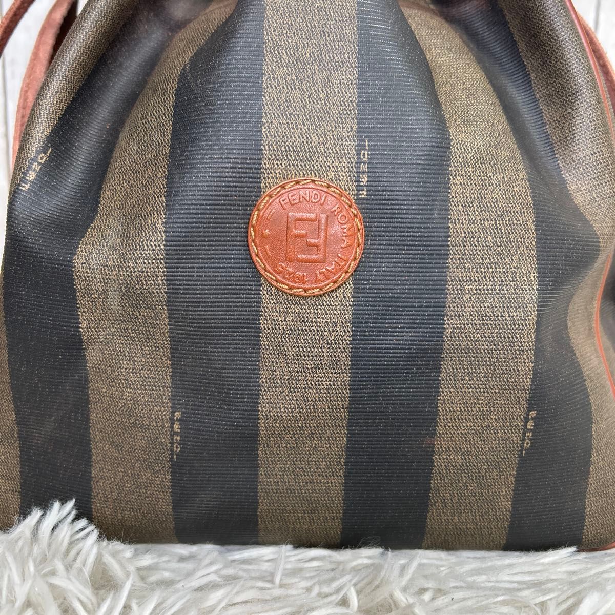 FENDI ペカン ロゴ 巾着 ショルダーバッグ PVC レザー FF|Yahoo FENDI ペカン ロゴ 巾着 ショルダーバッグ PVC レザー FF|Yahoo