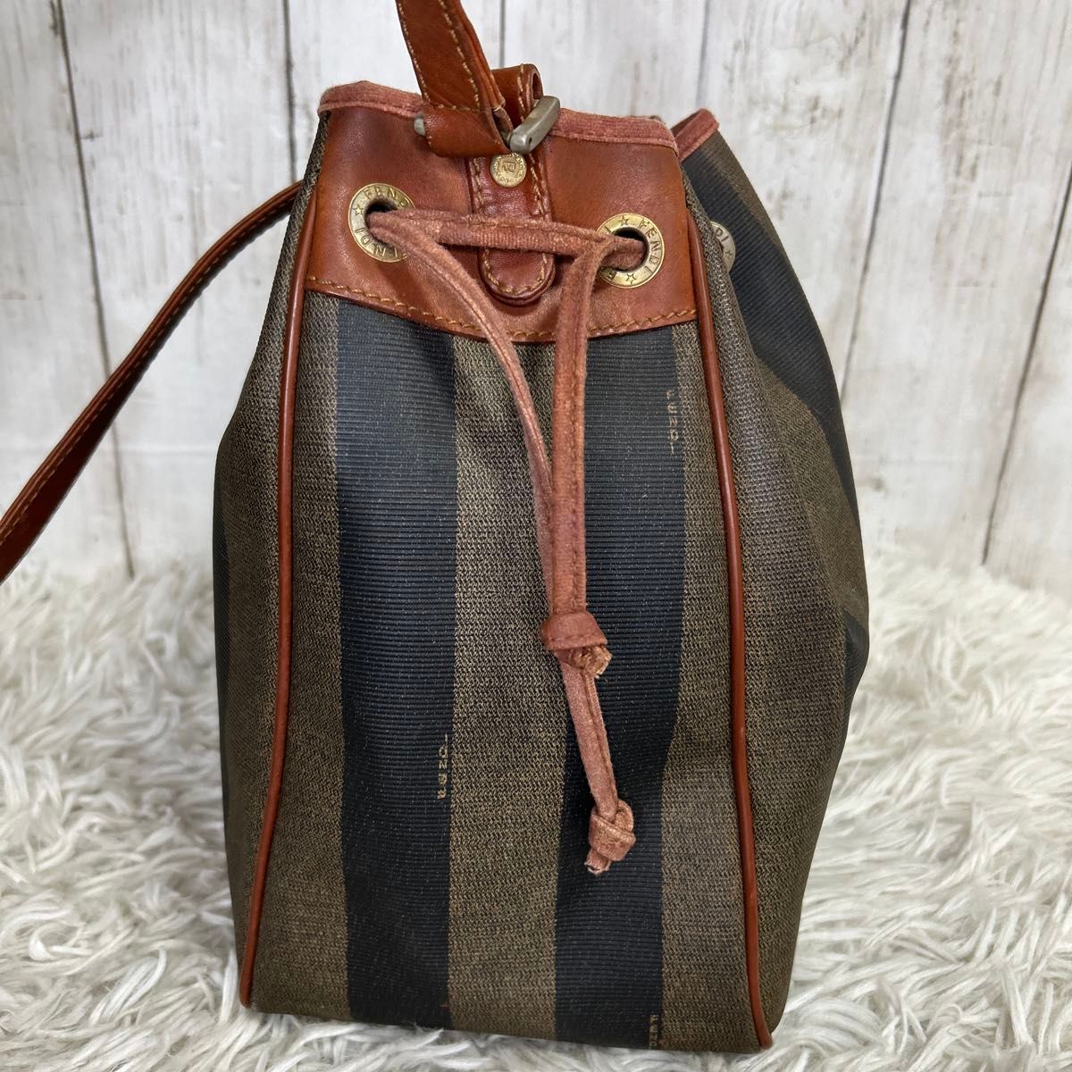 FENDI ペカン ロゴ 巾着 ショルダーバッグ PVC レザー FF|Yahoo FENDI ペカン ロゴ 巾着 ショルダーバッグ PVC レザー FF|Yahoo