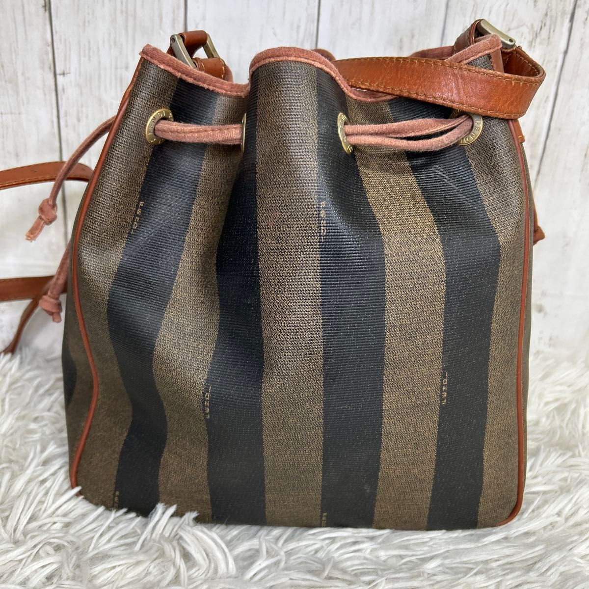 FENDI ペカン ロゴ 巾着 ショルダーバッグ PVC レザー FF|Yahoo FENDI ペカン ロゴ 巾着 ショルダーバッグ PVC レザー FF|Yahoo