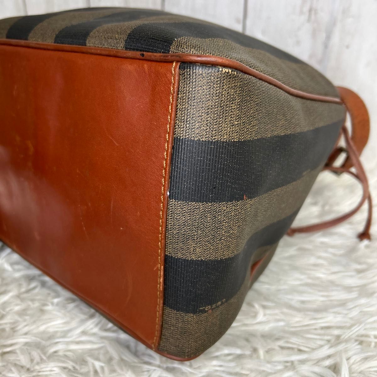 FENDI ペカン ロゴ 巾着 ショルダーバッグ PVC レザー FF|Yahoo FENDI ペカン ロゴ 巾着 ショルダーバッグ PVC レザー FF|Yahoo