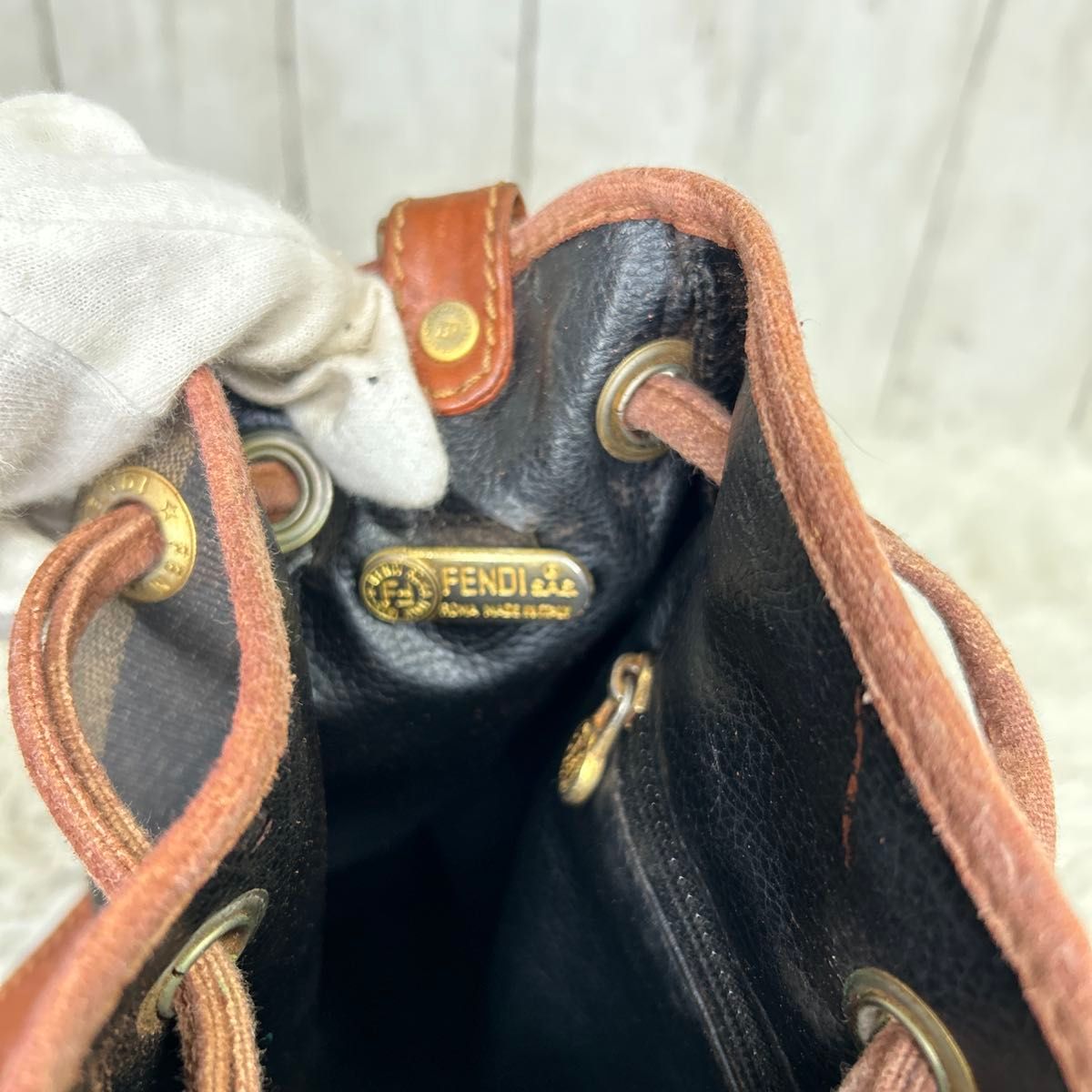FENDI ペカン ロゴ 巾着 ショルダーバッグ PVC レザー FF|Yahoo FENDI ペカン ロゴ 巾着 ショルダーバッグ PVC レザー FF|Yahoo