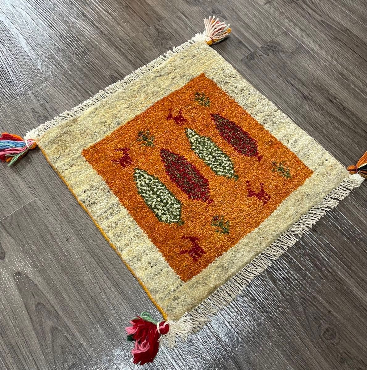 新品 ペルシャ絨毯 手織り ギャッベ ナチュラル 山羊 生命の木 新品 ペルシャ絨毯 手織り ギャッベ ナチュラル 山羊 生命の木
