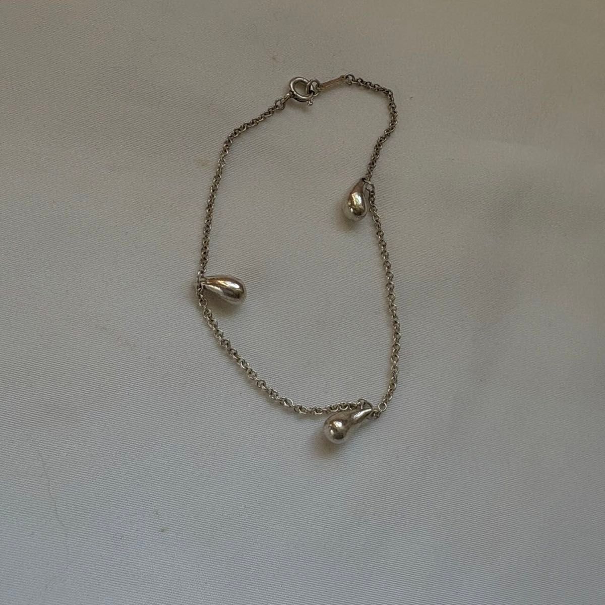 Tiffany ペレッティ トリプルドロップ ブレスレット 人気】Tiffany シルバー トリプルドロップ ブレスレット