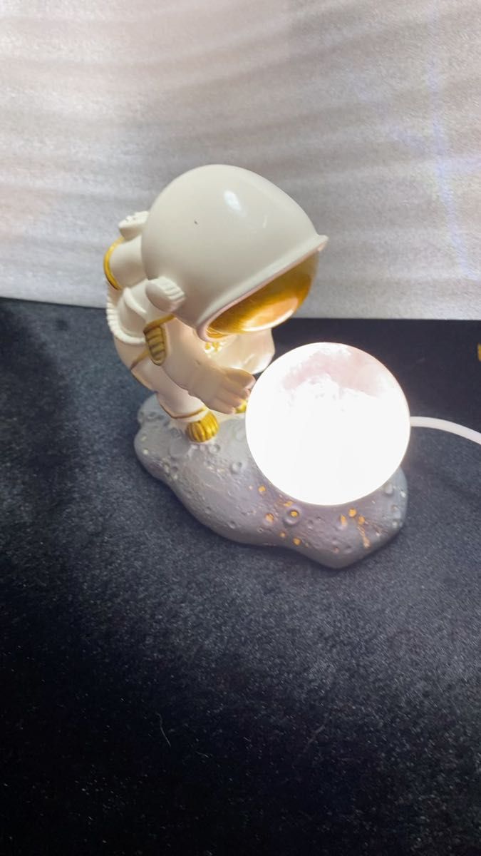 (赤字覚悟)パープルフローライト+宇宙飛行士台座セット