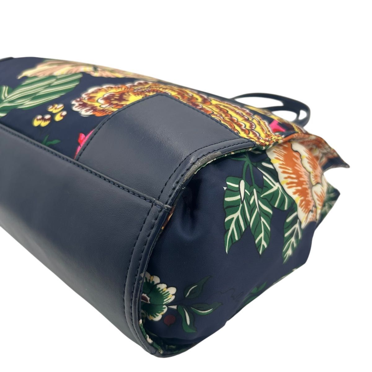 TORY BURCH トリーバーチ エラ トートバッグ ナイロン ネイビー TORY BURCH トリーバーチ エラ トートバッグ ナイロン ネイビー