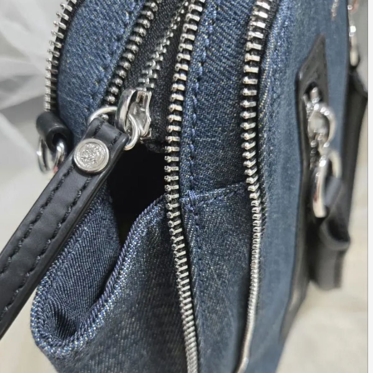 DIESEL デニム ショルダーバッグ黒オレンジストラップ付き