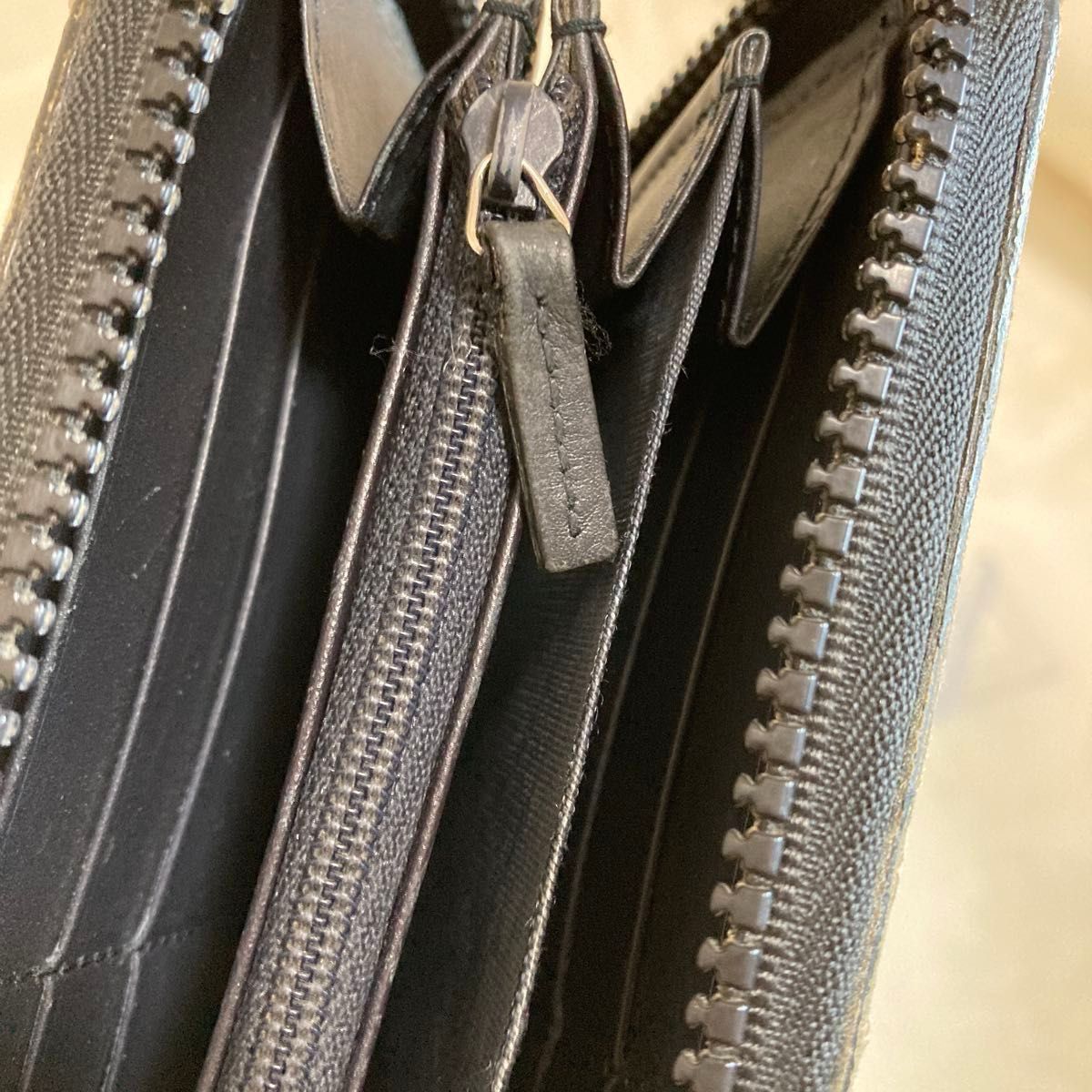 GUCCI グッチ GGブルームス スプリーム 長財布 ラウンドジップ GUCCI グッチ GGブルームス スプリーム 長財布 ラウンドジップ
